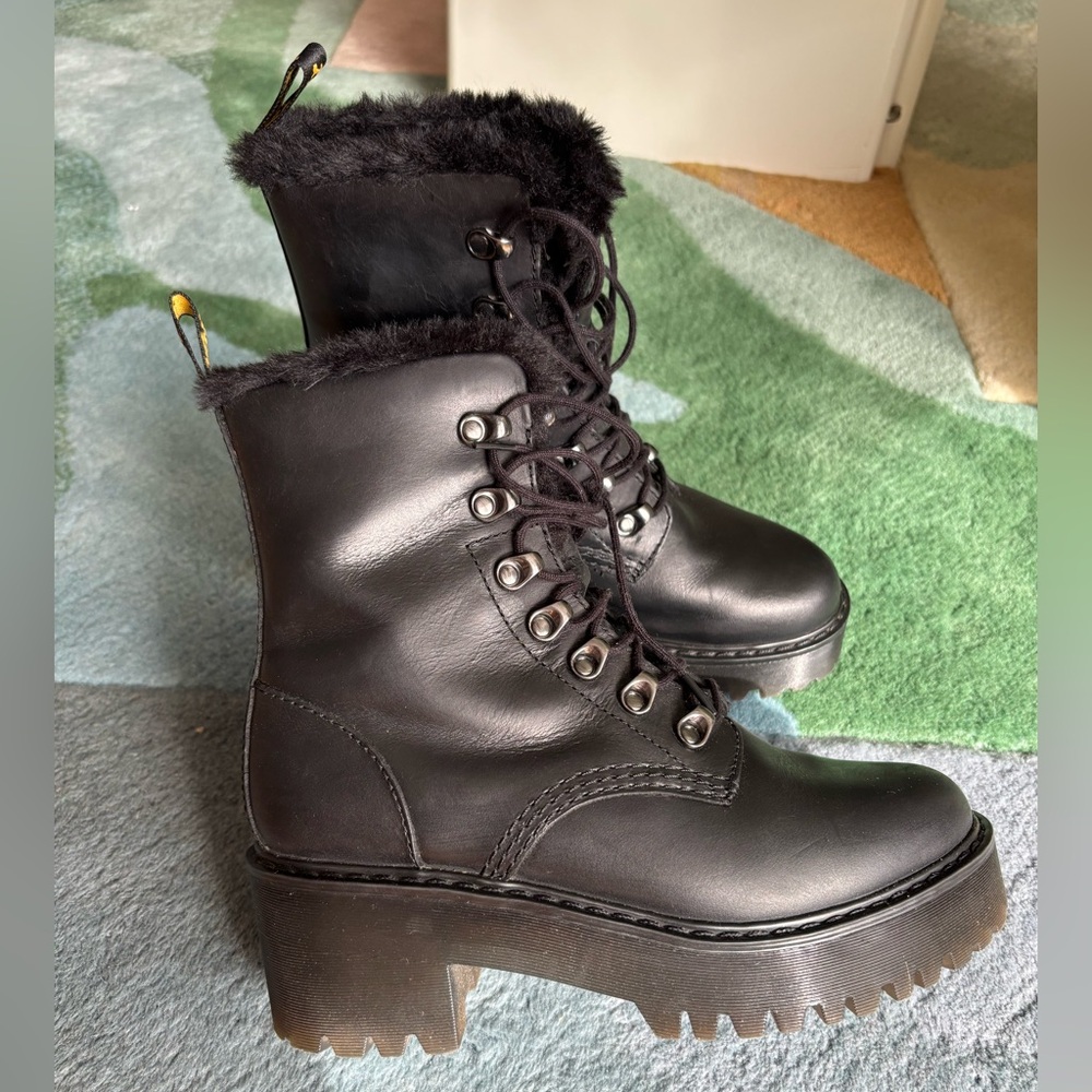 Dr. Martens Leona Faux Fur Platform Black Leather Boots  Sz 7 / 38